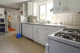 11 Fairwood Farms Dr, West Hartford, CT 06107 - Photo 9