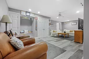 305 S Gate Ln, Fairfield, CT 06890 - Photo 29