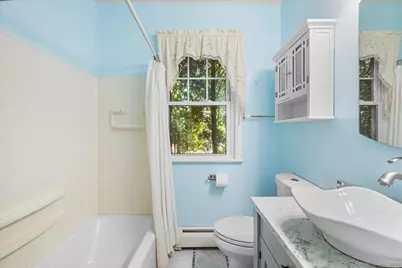 51 Thames Street, New London, CT 06320 - Photo 17