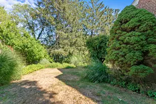 196 Woodrow Ave, Fairfield, CT 06890 - Photo 25