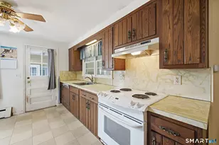 15 Lin Sal St, Windsor Locks, CT 06096 - Photo 19