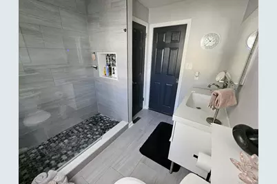 2 F Street, Derby, CT 06418 - Photo 9