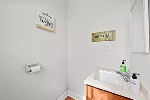 23 Hotchkiss St, Middletown, CT 06457 - Photo 9