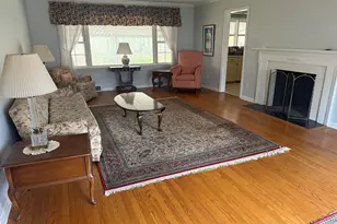 8 Nelson Pl, Fairfield, CT 06825 - Photo 3