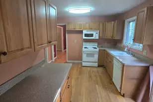 17 Dunbar Ln, Hamden, CT 06514 - Photo 7