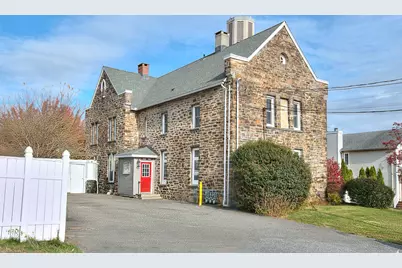 300 Soundview Avenue #Townhouse, Fairfield, CT 06825 - Photo 1