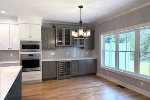 2 Village Cir, Guilford, CT 06437 - Photo 3