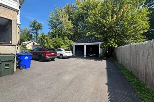 62 Quaker Ln S, West Hartford, CT 06119 - Photo 3