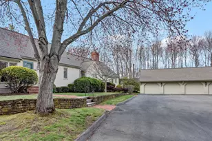 189 Redstone Hl Rd, Bristol, CT 06010 - Photo 3