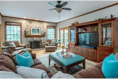 32 Sail Harbour Drive, New Fairfield, CT 06812 - Photo 5