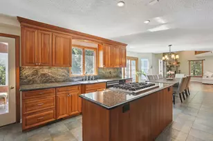 6 Pinewood Dr, New Fairfield, CT 06812 - Photo 3