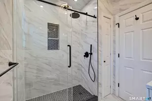 195 Laurel Pl, Bridgeport, CT 06604 - Photo 5