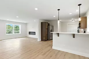 170 Darcangelo Dr, Naugatuck, CT 06770 - Photo 3