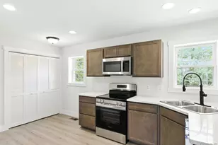 170 Darcangelo Dr, Naugatuck, CT 06770 - Photo 11