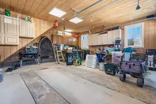 16 Shoreline Dr, Stratford, CT 06615 - Photo 33