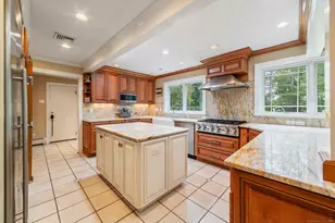 47 Mistletoe Dr, Southbury, CT 06488 - Photo 3