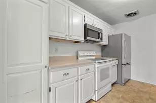 105 Harbor Dr, Stamford, CT 06902 - Photo 17