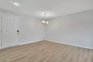 136 Kane St, West Hartford, CT 06119 - Photo 3