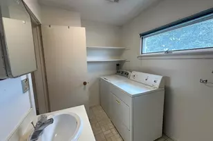 26 B Hillcrest Rd, East Lyme, CT 06357 - Photo 7