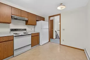 105 Hawks Nest Cir, Middletown, CT 06457 - Photo 3