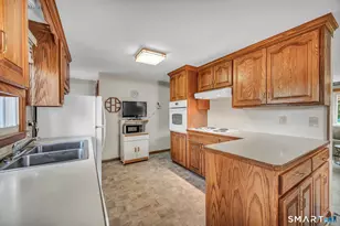85 Florence St, Newington, CT 06111 - Photo 9