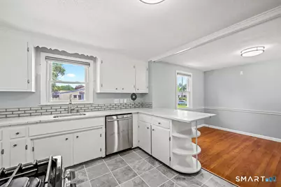 130 Florence Street, West Hartford, CT 06110 - Photo 5