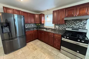 37 Elizabeth Ann Dr, New Haven, CT 06512 - Photo 3