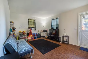 125 Alexander Dr, Bridgeport, CT 06606 - Photo 3