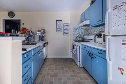 125 Alexander Drive, Bridgeport, CT 06606 - Photo 11