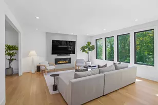 8 Holly Ln, Newtown, CT 06482 - Photo 7