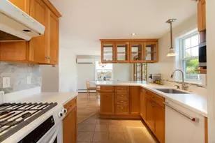 42 Waverly Rd, Branford, CT 06405 - Photo 3