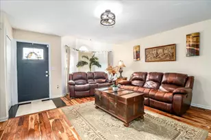 17 Olde Village Cir, Wallingford, CT 06492 - Photo 7