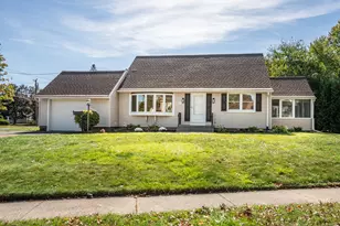 25 Fowler Dr, West Hartford, CT 06110 - Photo 1