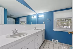 8 Berwyn Ln, West Hartford, CT 06107 - Photo 27