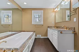 8 Berwyn Ln, West Hartford, CT 06107 - Photo 17