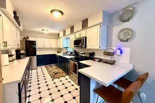 33D Laurel Point Dr, Montville, CT 06370 - Photo 11