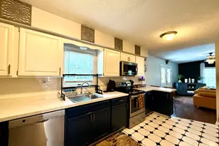 33D Laurel Point Dr, Montville, CT 06370 - Photo 13