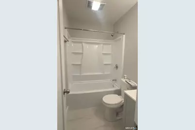 980 Hancock Avenue #2R, Bridgeport, CT 06605 - Photo 3