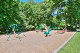 88 Merry Meet Cir, Fairfield, CT 06824 - Photo 35