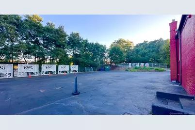 69 Hawthorn Street, Hartford, CT 06154 - Photo 5