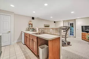 26 Bunker Hill Cir, Shelton, CT 06484 - Photo 35