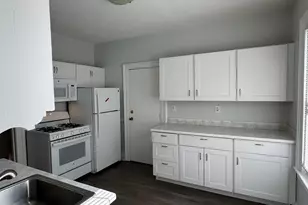 1253 Forest Rd, New Haven, CT 06515 - Photo 9