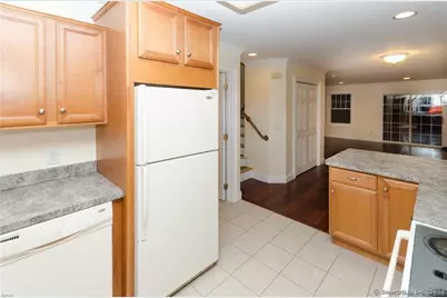 527 West Thames Street #27, Norwich, CT 06360 - Photo 5
