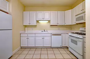 25 Southwick Ct N, Milford, CT 06461 - Photo 5