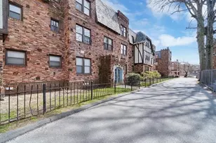 16 Townley St, Hartford, CT 06154 - Photo 1