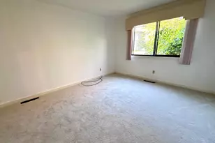 152 Apache Ln, Stratford, CT 06614 - Photo 5