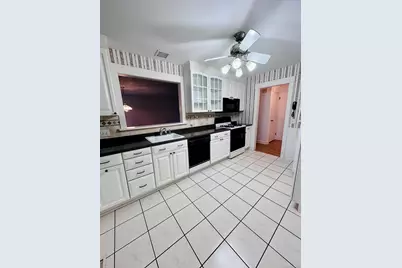 152 Apache Lane #B, Stratford, CT 06614 - Photo 3