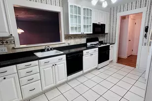 152 Apache Ln, Stratford, CT 06614 - Photo 3