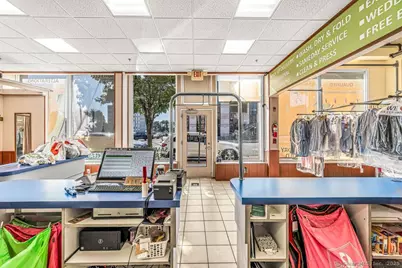 23 Lafayette Circle, Bridgeport, CT 06604 - Photo 5