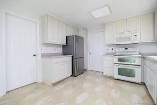 22 Hastings Ln, Stamford, CT 06905 - Photo 15